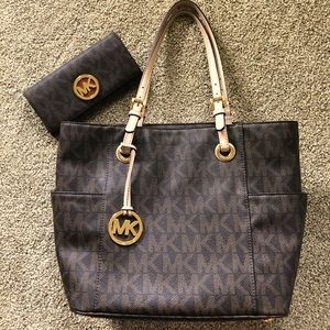 Michael Kors Tote with wallet